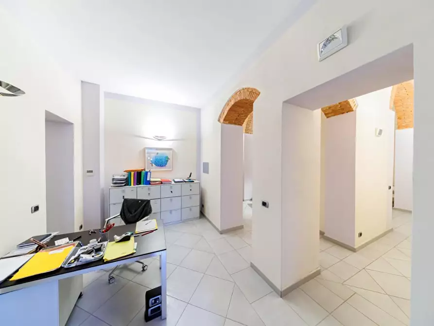 Immagine 7 di Ufficio in affitto  a Livorno