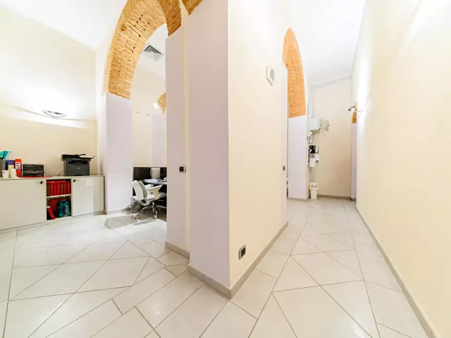 Immagine 10 di Ufficio in affitto  a Livorno