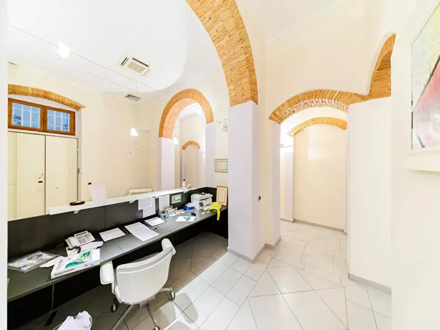 Immagine 9 di Ufficio in affitto  a Livorno