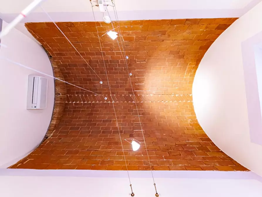 Immagine 41 di Ufficio in affitto  a Livorno