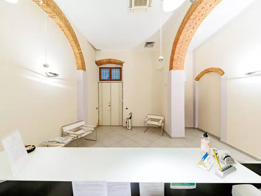 Immagine 8 di Ufficio in affitto  a Livorno