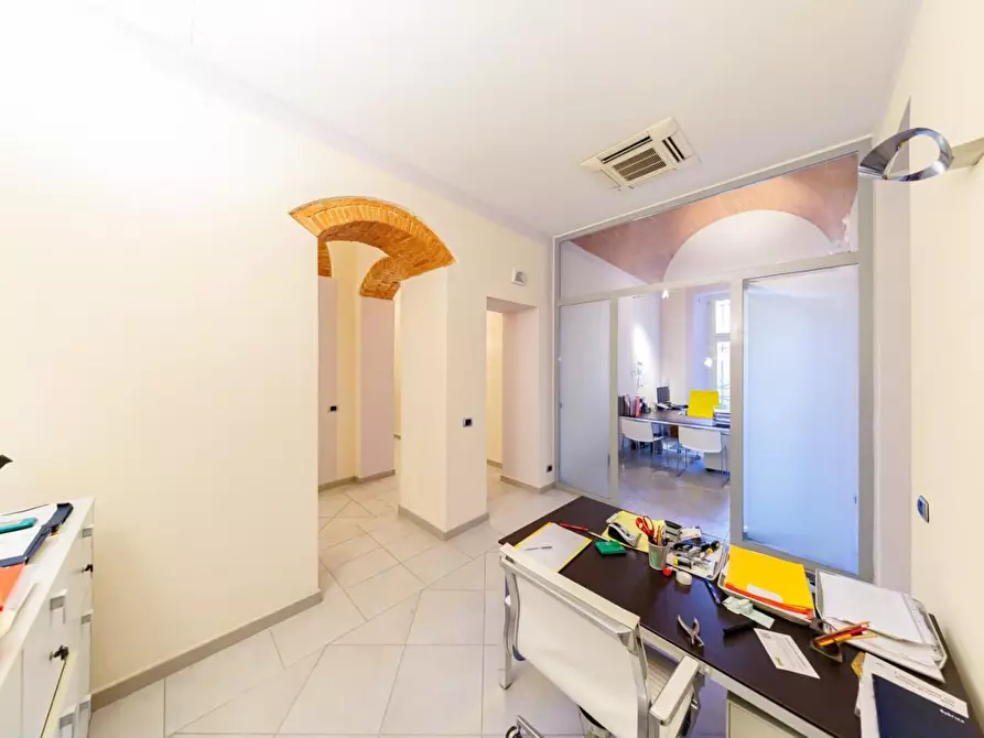 Immagine 15 di Ufficio in affitto  a Livorno