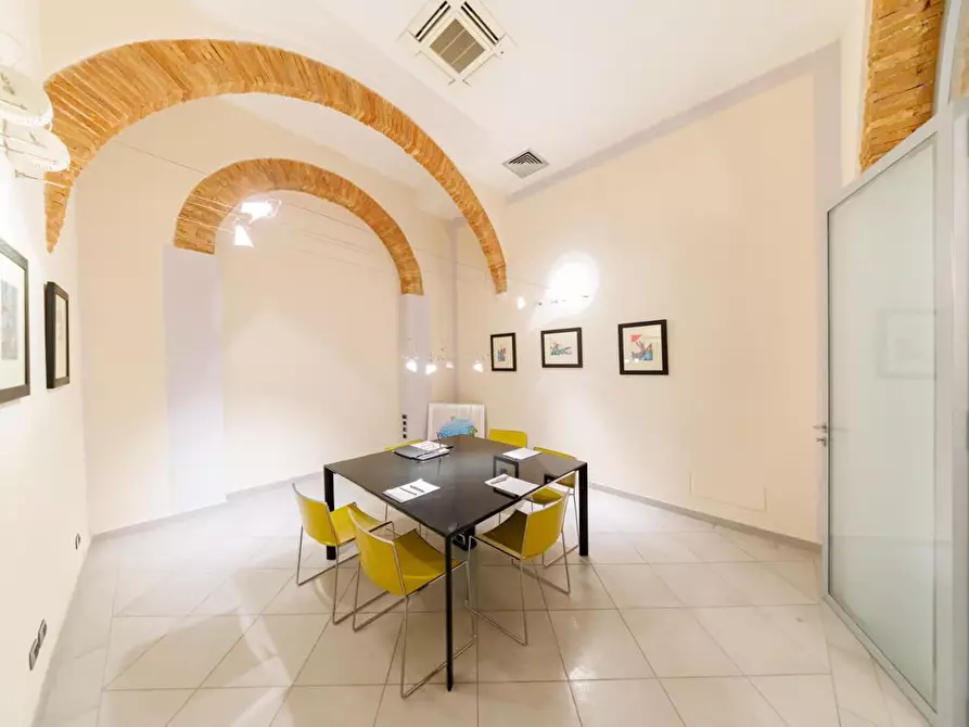 Immagine 31 di Ufficio in affitto  a Livorno