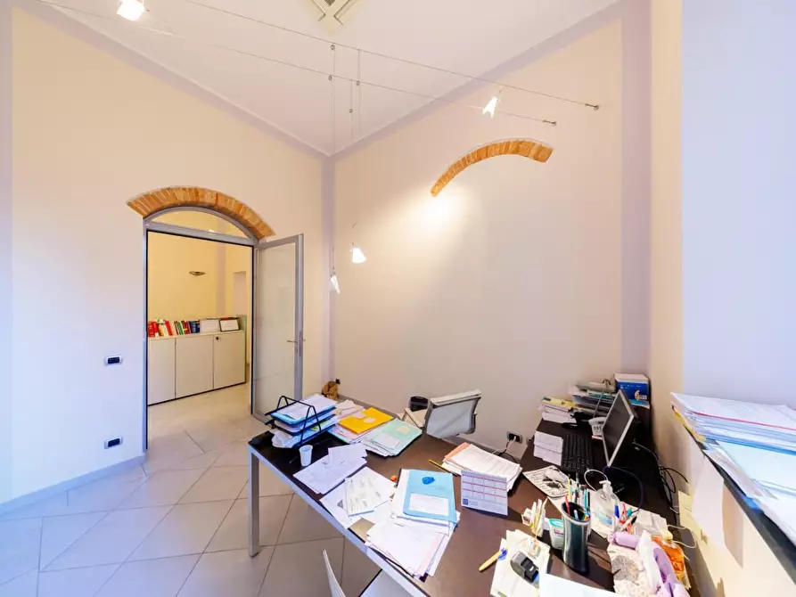 Immagine 22 di Ufficio in affitto  a Livorno
