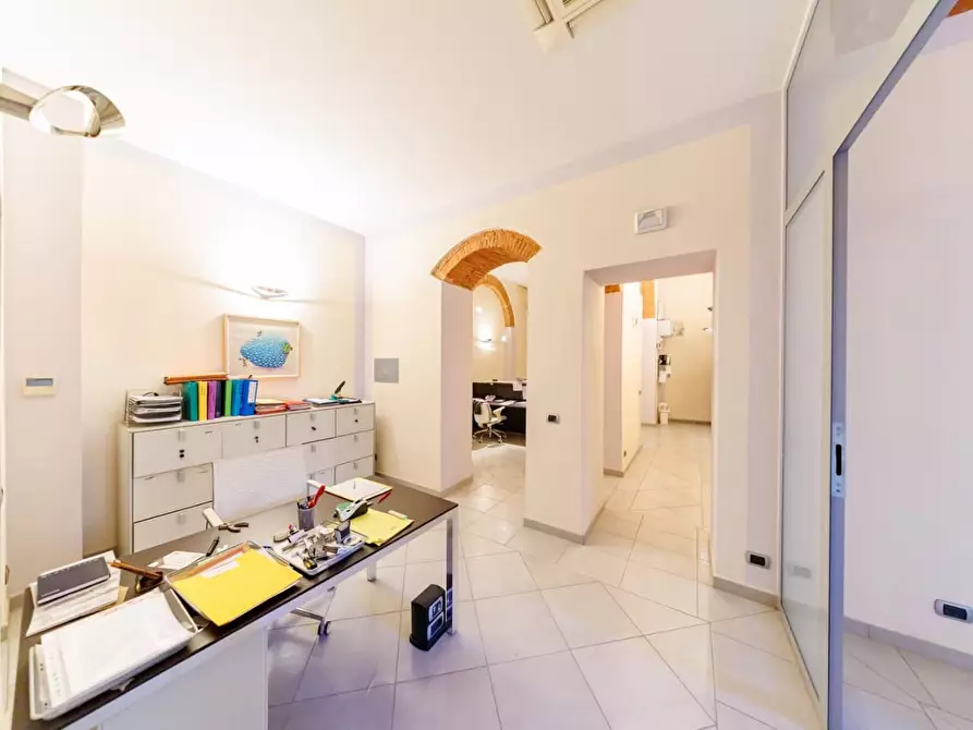 Immagine 19 di Ufficio in affitto  a Livorno