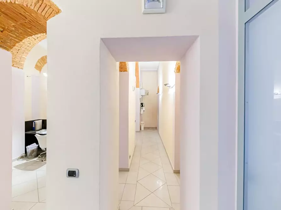 Immagine 6 di Ufficio in affitto  a Livorno