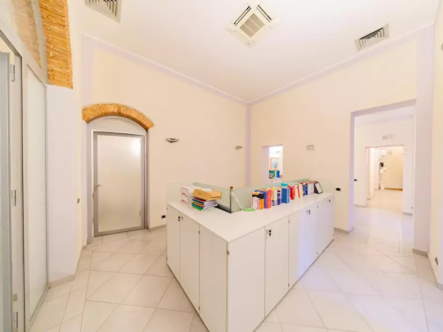 Immagine 24 di Ufficio in affitto  a Livorno