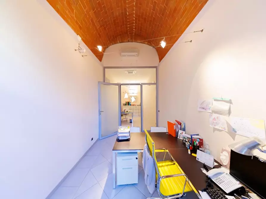 Immagine 17 di Ufficio in affitto  a Livorno