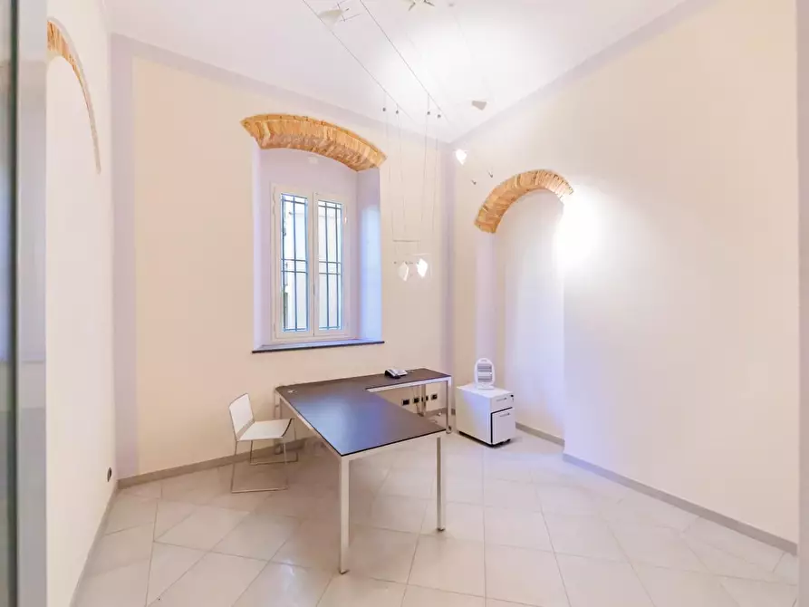 Immagine 25 di Ufficio in affitto  a Livorno