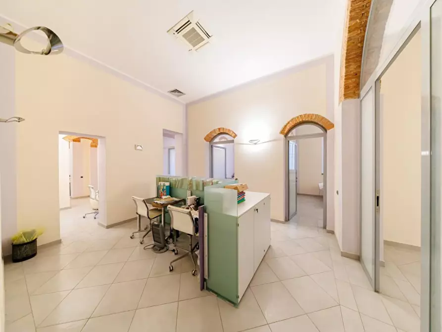 Immagine 29 di Ufficio in affitto  a Livorno