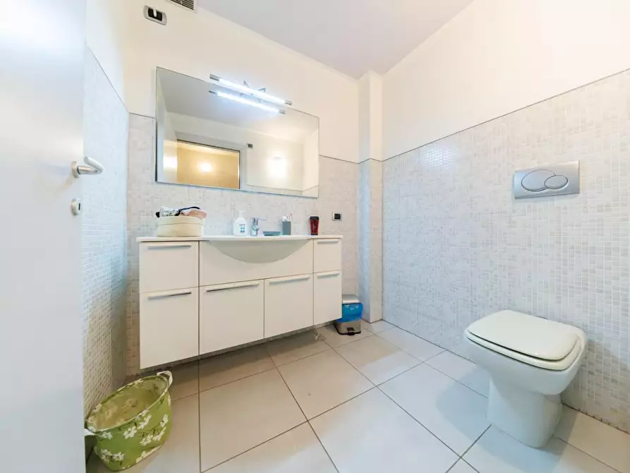 Immagine 38 di Ufficio in affitto  a Livorno