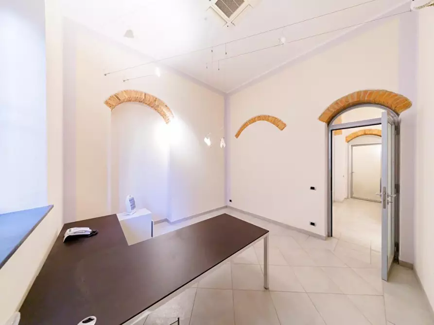 Immagine 26 di Ufficio in affitto  a Livorno