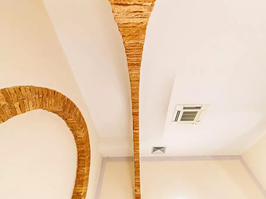 Immagine 34 di Ufficio in affitto  a Livorno