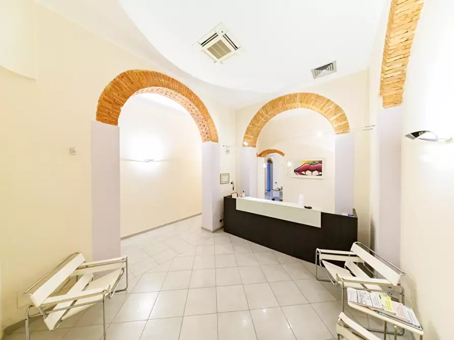 Immagine 2 di Ufficio in affitto  a Livorno