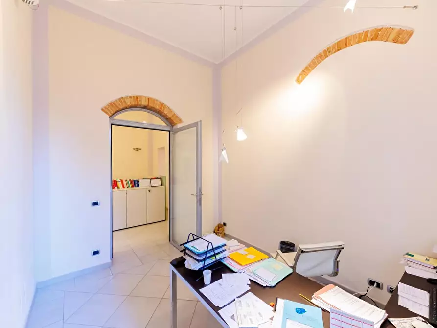 Immagine 23 di Ufficio in affitto  a Livorno