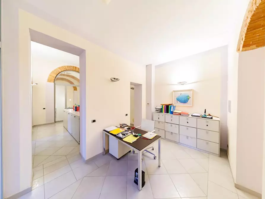 Immagine 14 di Ufficio in affitto  a Livorno