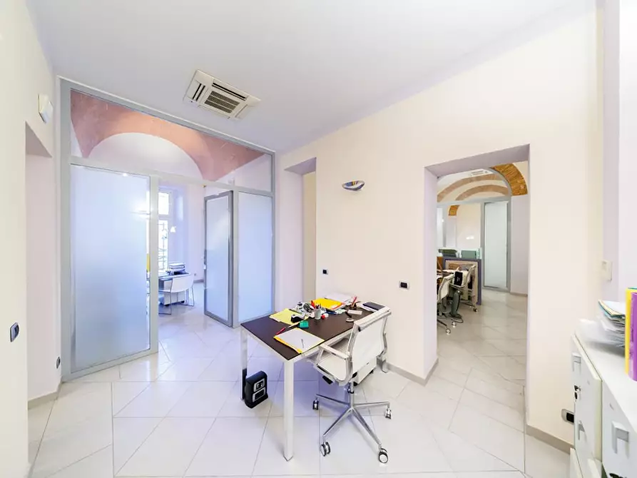 Immagine 13 di Ufficio in affitto  a Livorno