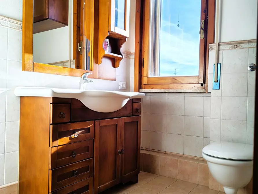 Immagine 11 di Appartamento in vendita  a Rosignano Marittimo