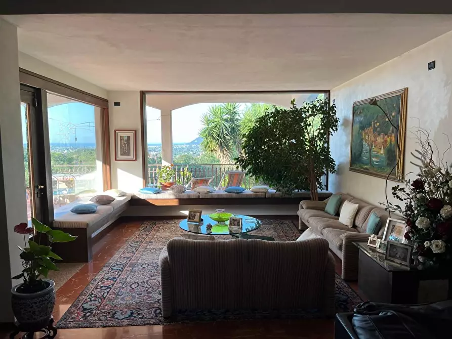 Immagine 7 di Villa in vendita  a Castelnuovo Magra