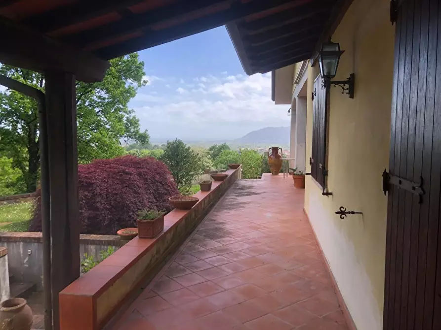 Immagine 5 di Villa in vendita  a Castelnuovo Magra