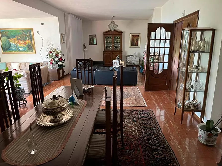 Immagine 8 di Villa in vendita  a Castelnuovo Magra