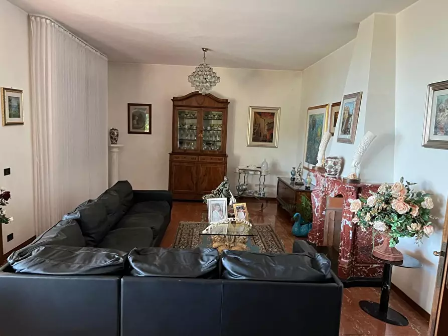 Immagine 10 di Villa in vendita  a Castelnuovo Magra