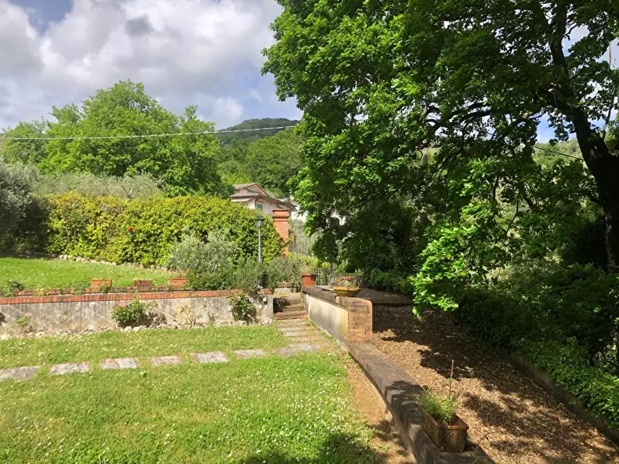 Immagine 2 di Villa in vendita  a Castelnuovo Magra