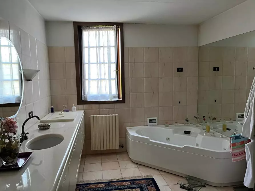 Immagine 32 di Villa in vendita  a Castelnuovo Magra