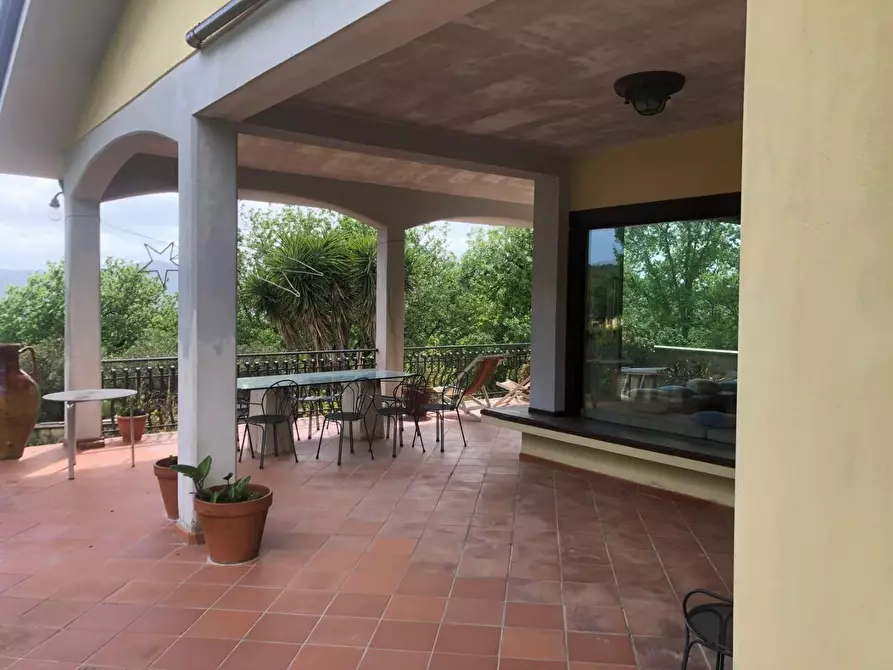 Immagine 3 di Villa in vendita  a Castelnuovo Magra