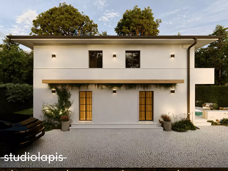 Immagine 2 di Villa in vendita  a Forte Dei Marmi