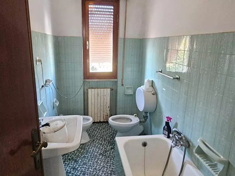 Immagine 16 di Villa in vendita  a Massa