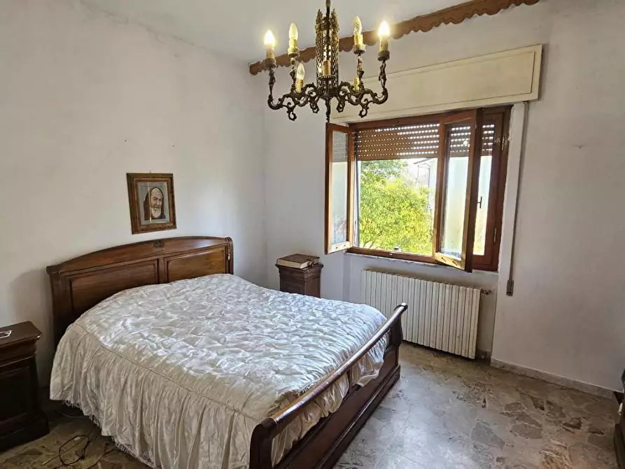 Immagine 11 di Villa in vendita  a Massa