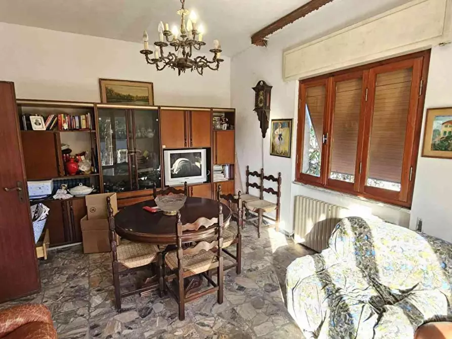 Immagine 9 di Villa in vendita  a Massa