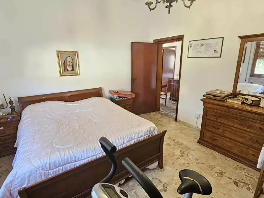 Immagine 14 di Villa in vendita  a Massa