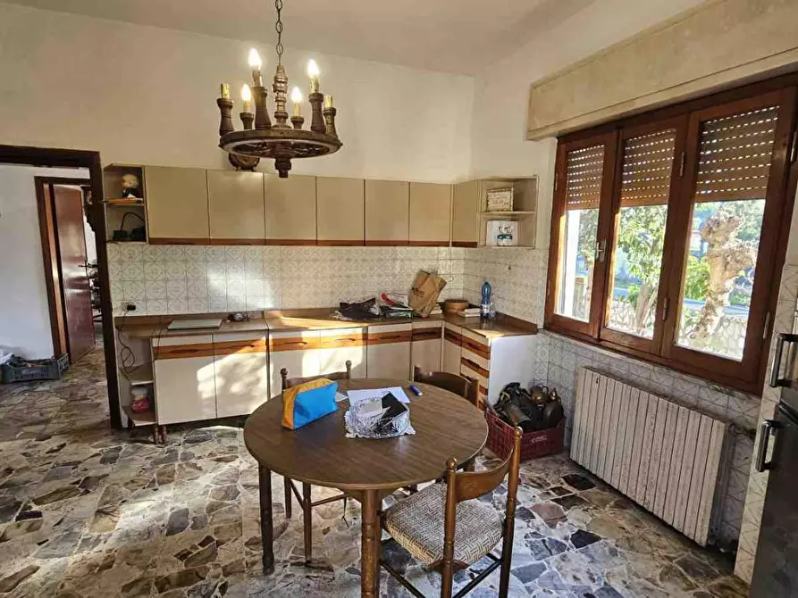 Immagine 7 di Villa in vendita  a Massa