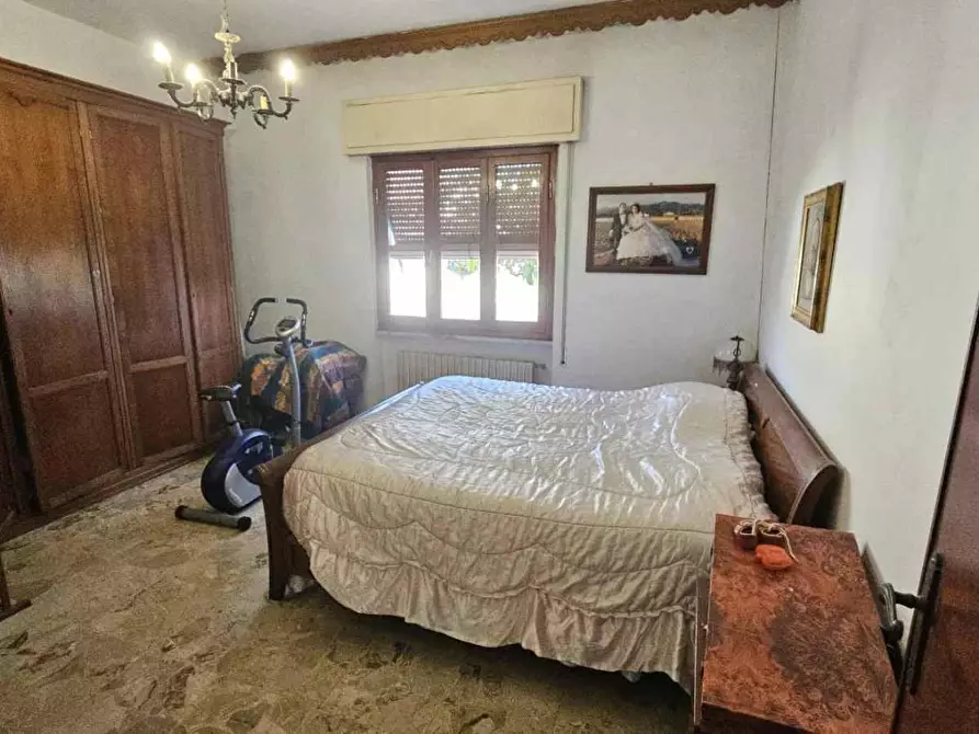 Immagine 13 di Villa in vendita  a Massa