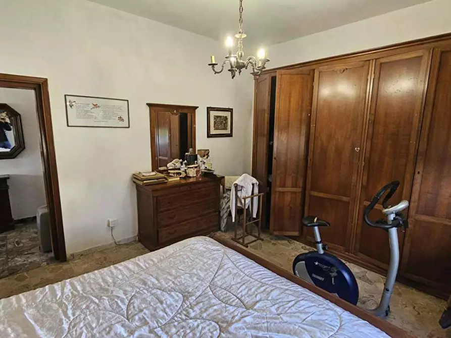 Immagine 15 di Villa in vendita  a Massa