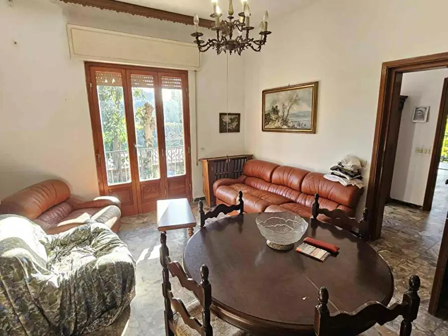 Immagine 8 di Villa in vendita  a Massa