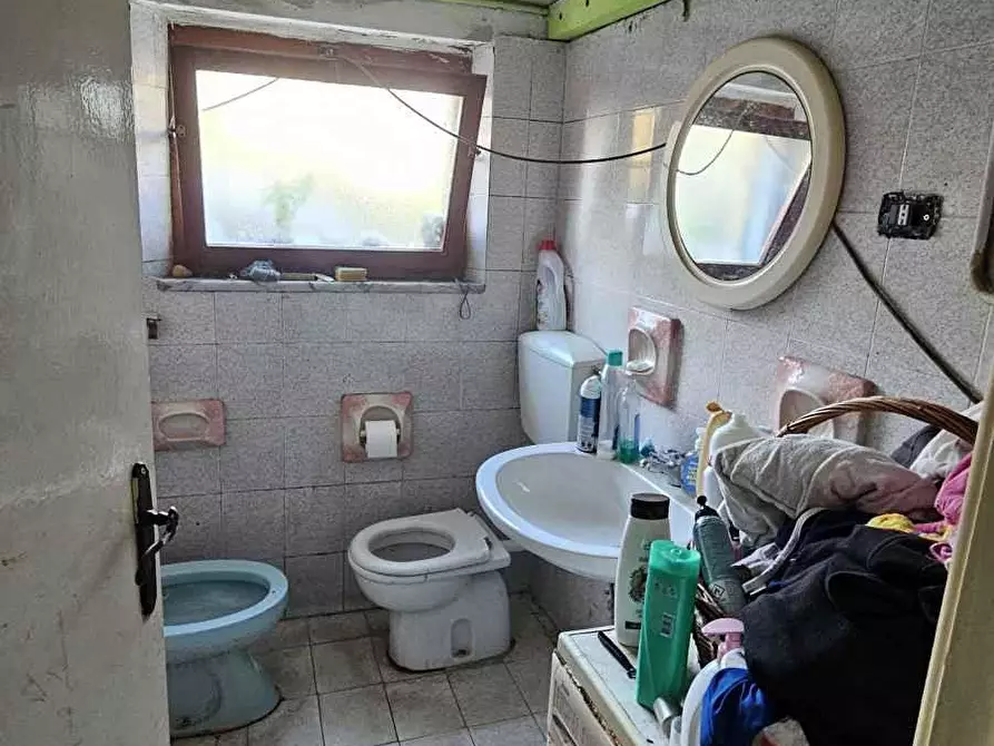 Immagine 20 di Villa in vendita  a Massa