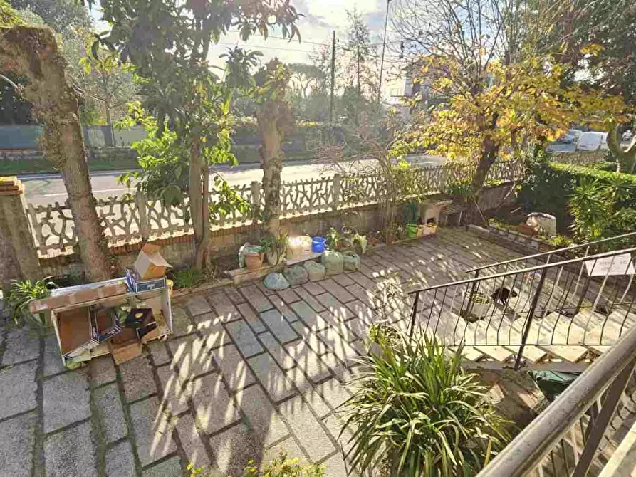 Immagine 5 di Villa in vendita  a Massa