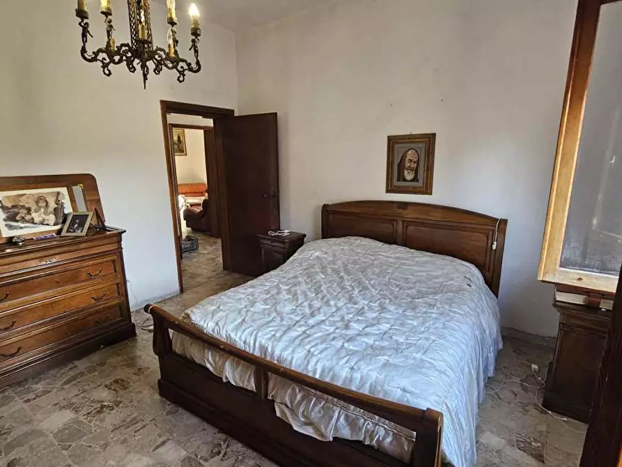 Immagine 12 di Villa in vendita  a Massa