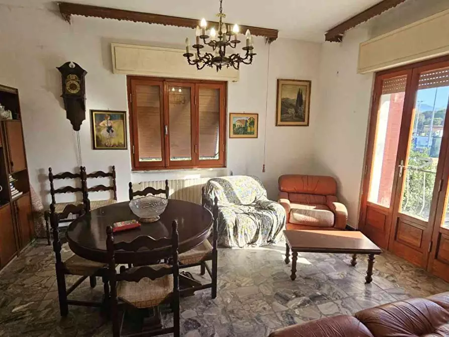 Immagine 10 di Villa in vendita  a Massa