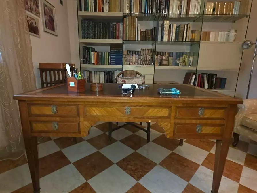 Immagine 15 di Villa in vendita  a Massa