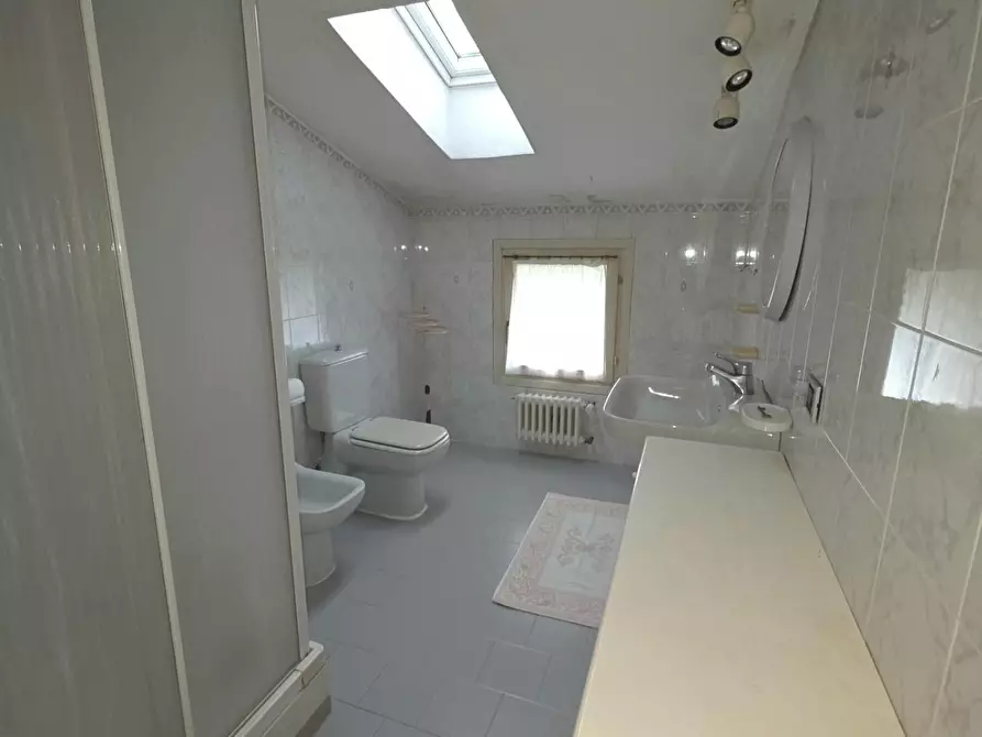 Immagine 23 di Villa in vendita  a Massa