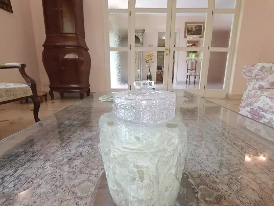 Immagine 9 di Villa in vendita  a Massa