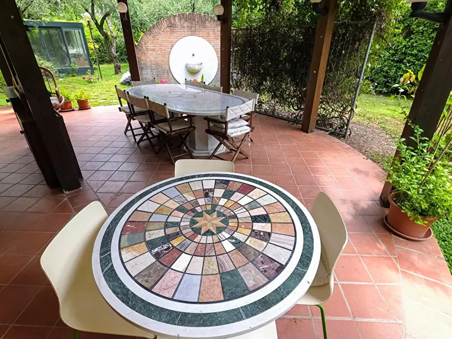 Immagine 6 di Villa in vendita  a Massa
