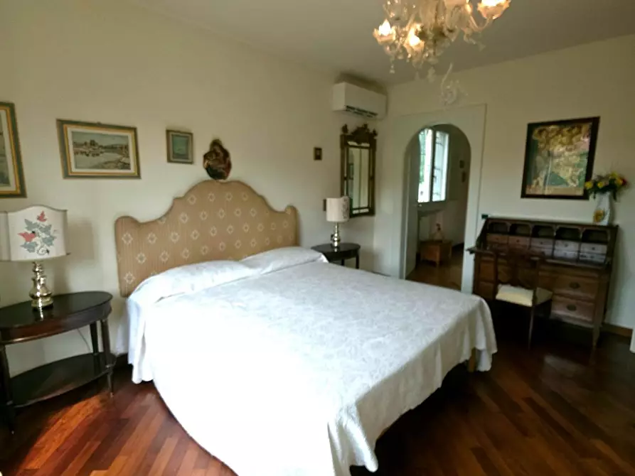 Immagine 19 di Villa in vendita  a Massa