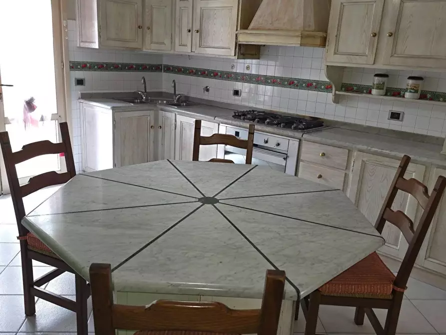 Immagine 14 di Villa in vendita  a Massa