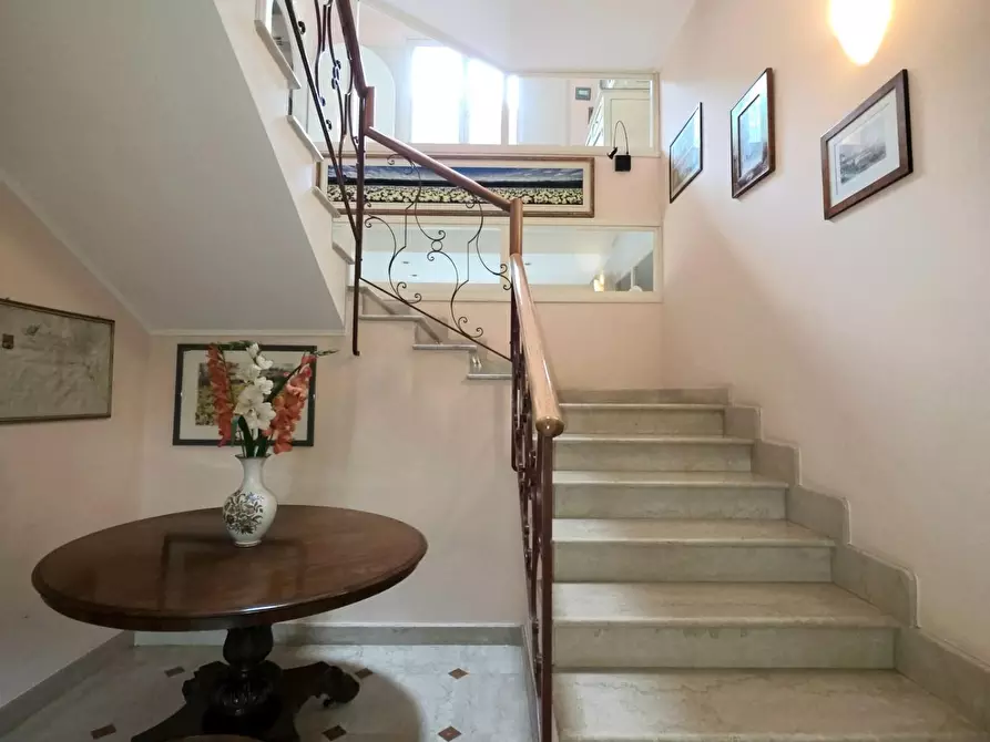 Immagine 16 di Villa in vendita  a Massa