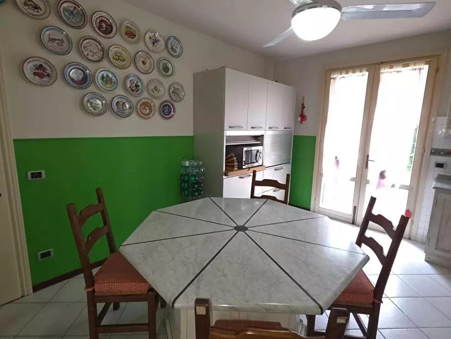 Immagine 12 di Villa in vendita  a Massa
